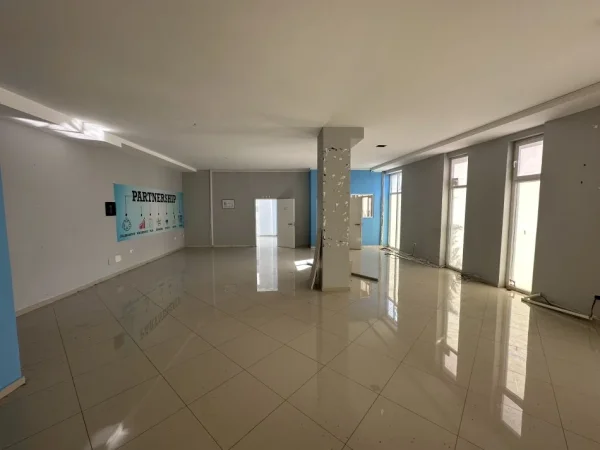 Dyqan me qera ne laprak, rruga dritan hoxha, 165 m2, 900 euro ne muaj