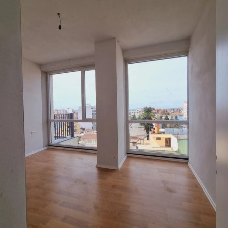 EKSKLUZIVE! 📍Gjimnazi Partizani shesim super apartament 2+1+2 pamje fantastike, 103.5 m² Pallat I sapo perfunduar. VETEM AGJENSI REXHINA!