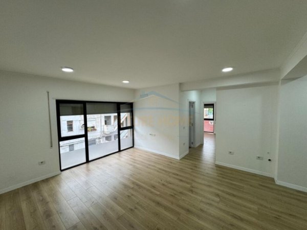 Qera, Apartament 2+1, prane Gjimnazit Petro Nini Luarasi