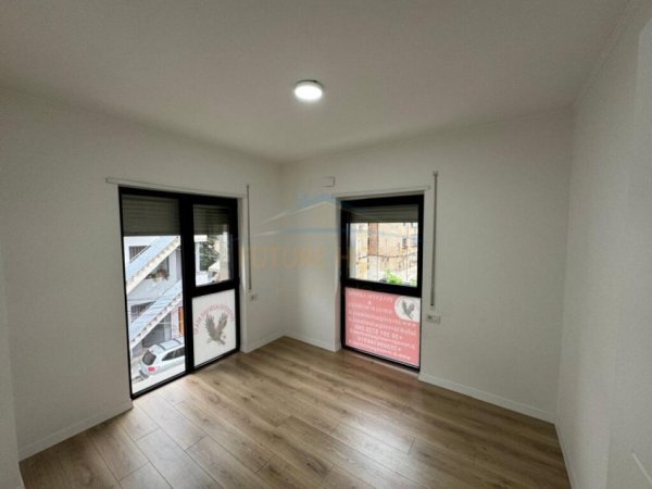 Qera, Apartament 2+1, prane Gjimnazit Petro Nini Luarasi