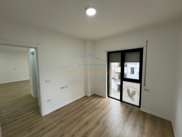 Qera, Apartament 2+1, prane Gjimnazit Petro Nini Luarasi