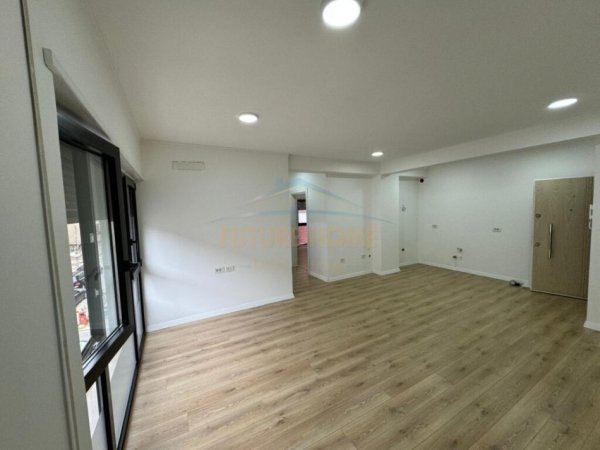 Qera, Apartament 2+1, prane Gjimnazit Petro Nini Luarasi