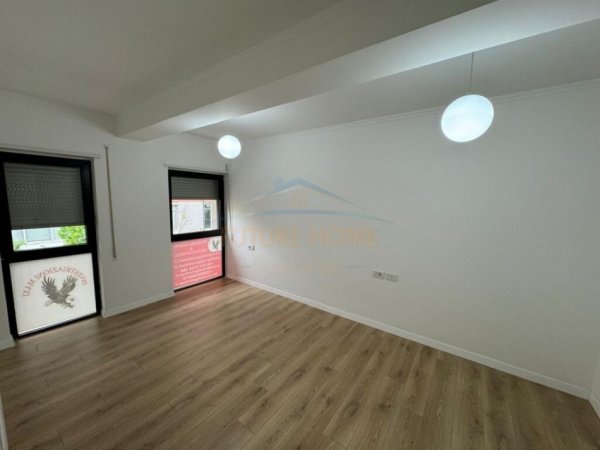 Qera, Apartament 2+1, prane Gjimnazit Petro Nini Luarasi