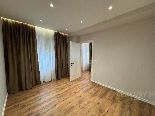 SHITET APARTAMENT LUKSOZ 3+1+2 TEK LIQENI I THATE ME 1780 EURO/M2 !!