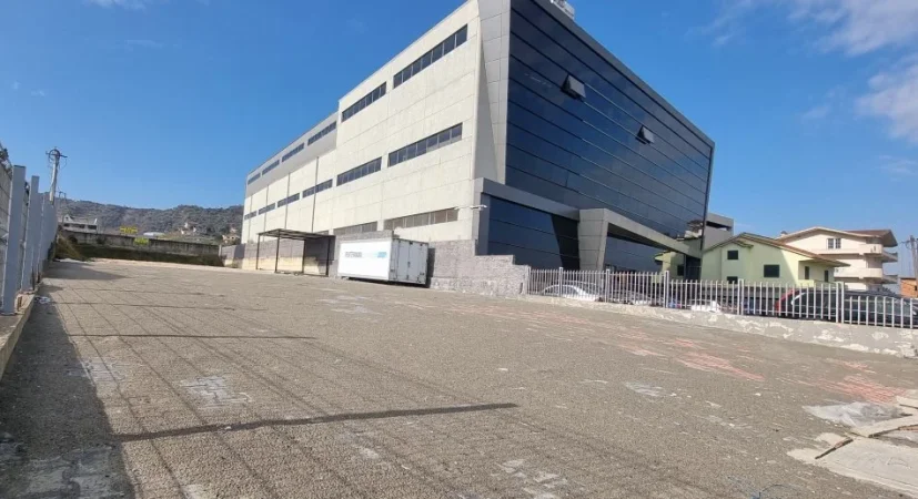 Jepet me qera Toke 1800m2 Vore-Tirane brezi pare.