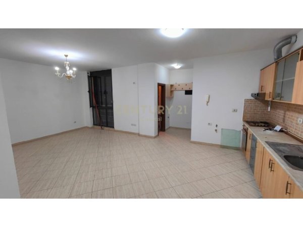 Apartament 3+1+2 për shitje në rrugën Myslym Shyri, Tiranë