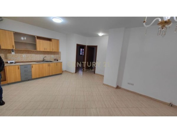Apartament 3+1+2 për shitje në rrugën Myslym Shyri, Tiranë