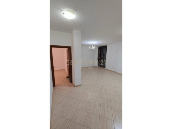 Apartament 3+1+2 për shitje në rrugën Myslym Shyri, Tiranë