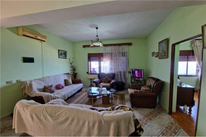 Shtepi private me super pamje nga deti,Vlore