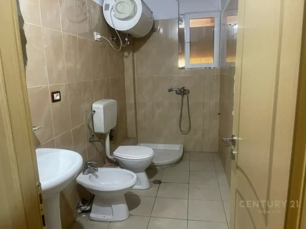 Japim apartament 2+1 me qira, përballë stadiumit Dinamo!