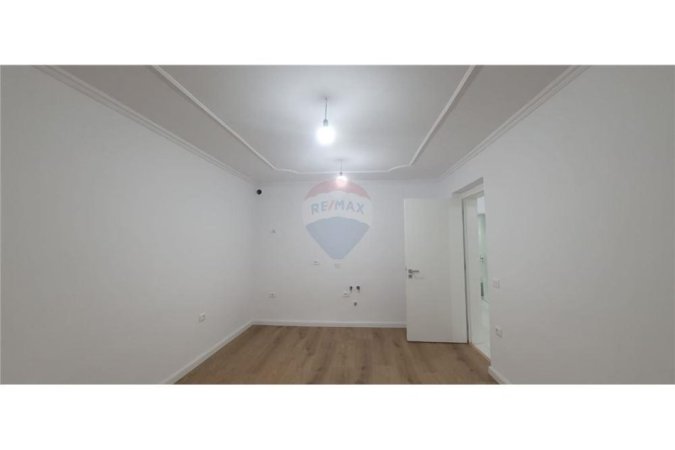 SHITET APARTAMENT 2+1 TEK GJYKATA E RRETHIT TIRANE