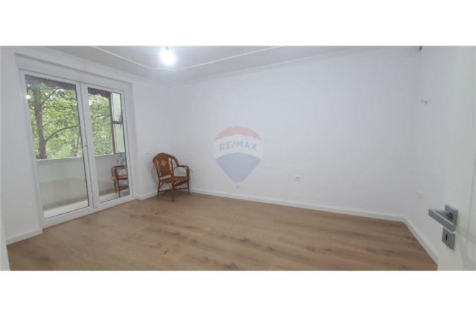 SHITET APARTAMENT 2+1 TEK GJYKATA E RRETHIT TIRANE