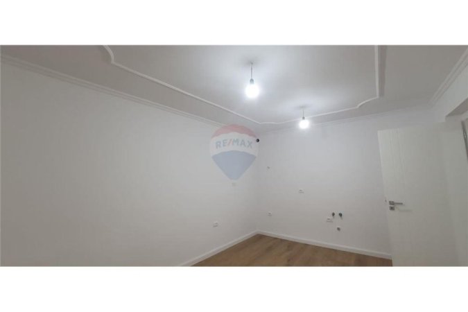 SHITET APARTAMENT 2+1 TEK GJYKATA E RRETHIT TIRANE