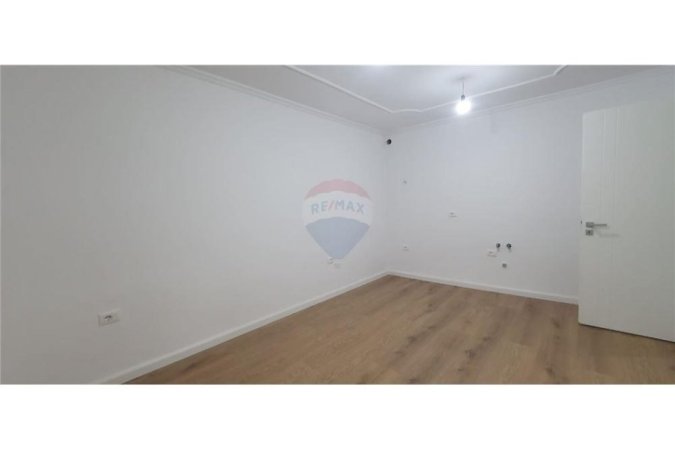 SHITET APARTAMENT 2+1 TEK GJYKATA E RRETHIT TIRANE