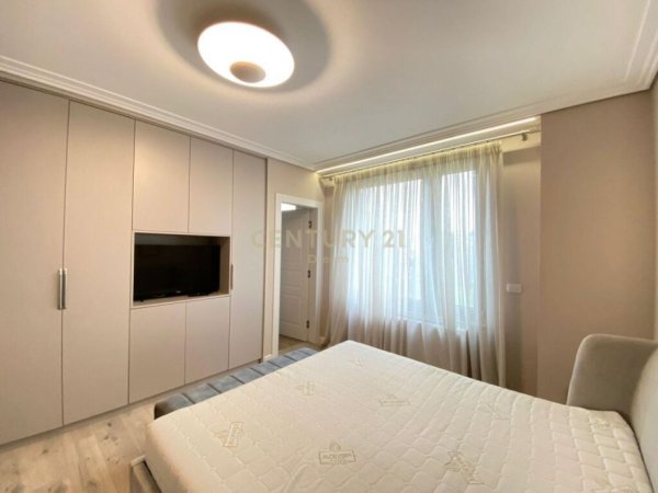 Apartament 2+1 per qira prane st Dinamo (disponon garazhd -1)