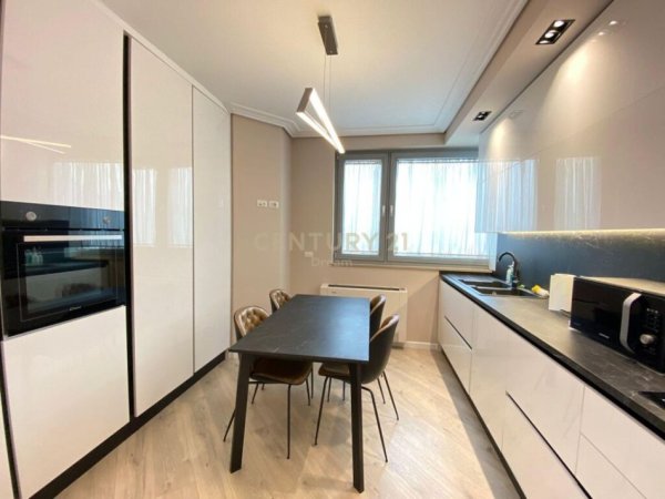 Apartament 2+1 per qira prane st Dinamo (disponon garazhd -1)