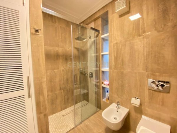 Apartament 2+1 per qira prane st Dinamo (disponon garazhd -1)