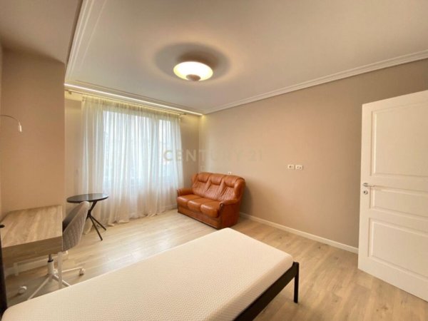 Apartament 2+1 per qira prane st Dinamo (disponon garazhd -1)