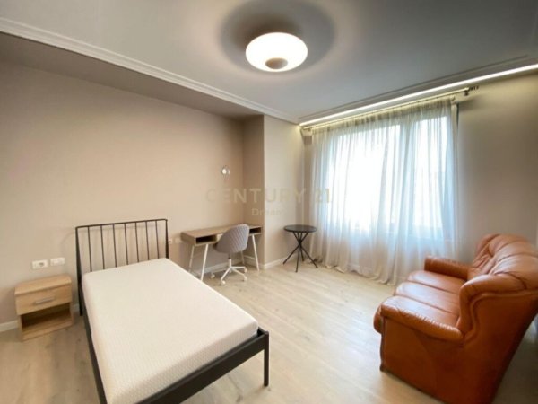 Apartament 2+1 per qira prane st Dinamo (disponon garazhd -1)
