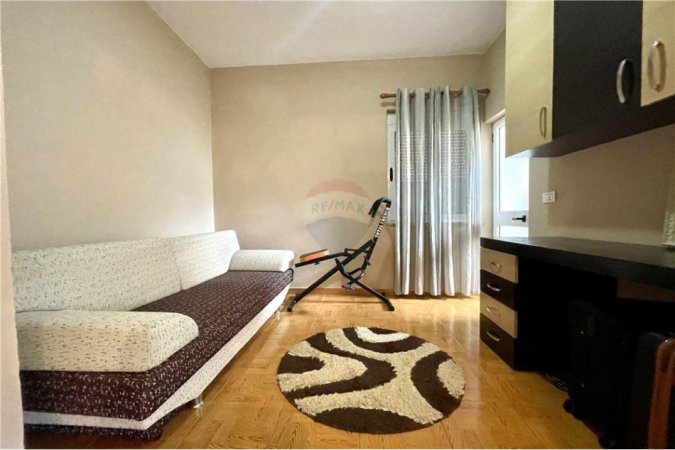 Apartament ne shitje, 2+1 buze rruges "Myslym Shyri"