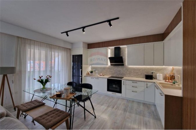 Shitet apartament 3+1 tek Inxhinieria e Ndertimit
  Inxhinieria e Ndertimit - 21 Dhjetori, Shqipëri