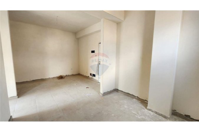 Ofrojme per shitje Apartament 1+1 tek Rr.Dibres