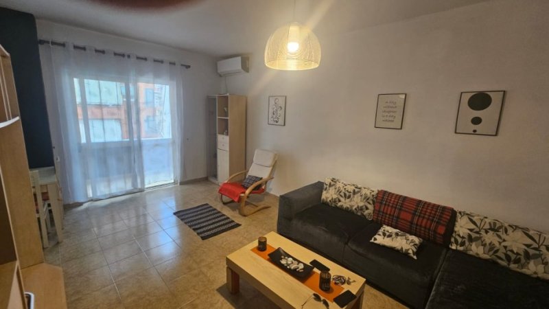 Shitet, Apartament 3+1, Rruga Myslym Shyri, Tirane.