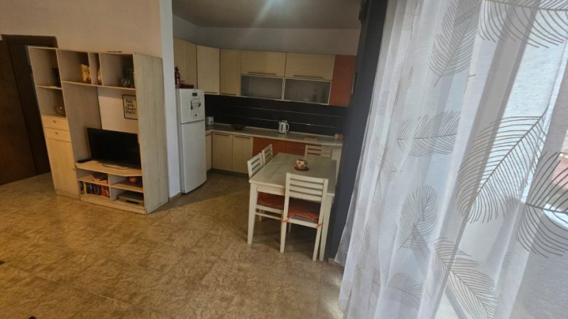 Shitet, Apartament 3+1, Rruga Myslym Shyri, Tirane.