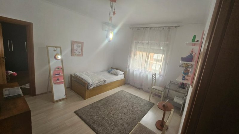 Shitet, Apartament 3+1, Rruga Myslym Shyri, Tirane.