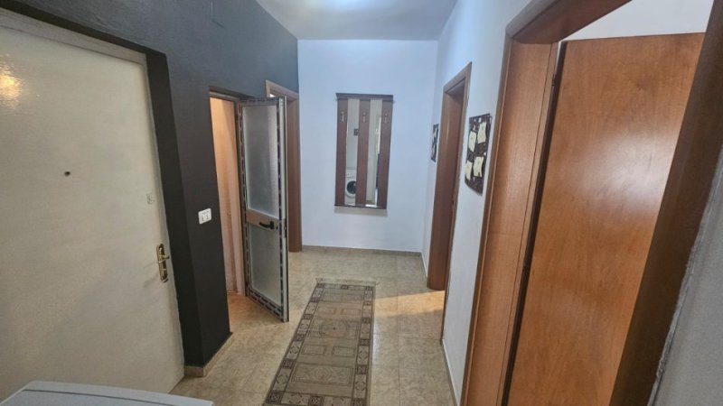 Shitet, Apartament 3+1, Rruga Myslym Shyri, Tirane.