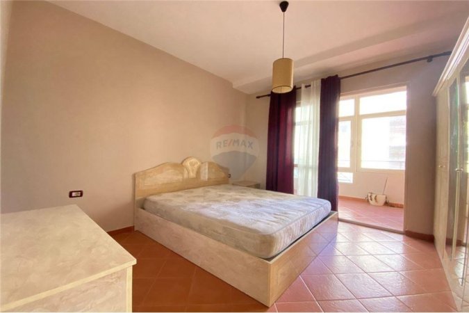 Apartament 2+1 per shitje tek Komuna e Parisit!