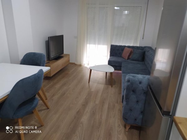 Disponojmë apartament 1+1 për qira,te rruga Peti, Liqeni i Thatë.