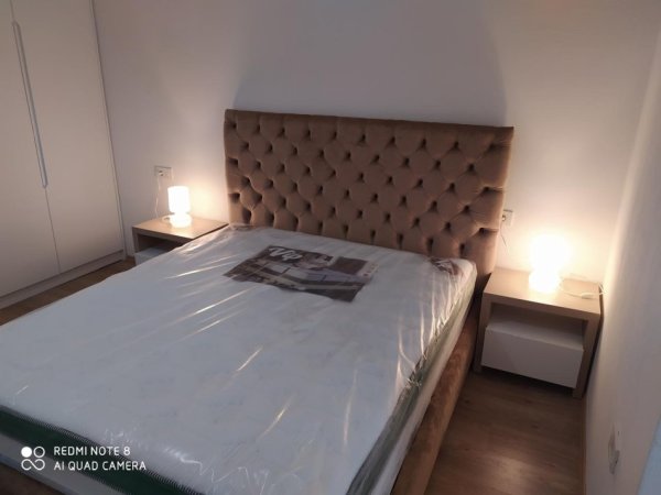 Disponojmë apartament 1+1 për qira,te rruga Peti, Liqeni i Thatë.