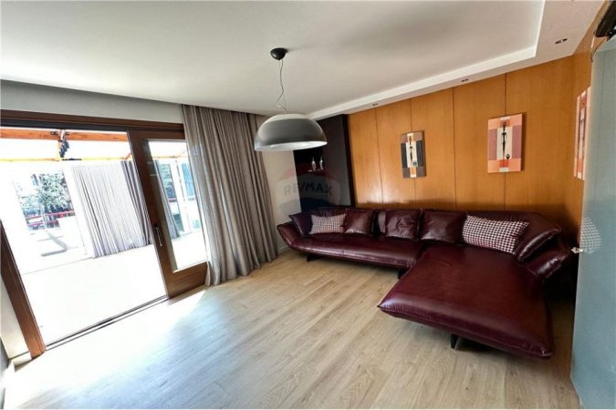 Duplex Luksoz./ Shitje/prane stadiumit Air Albania