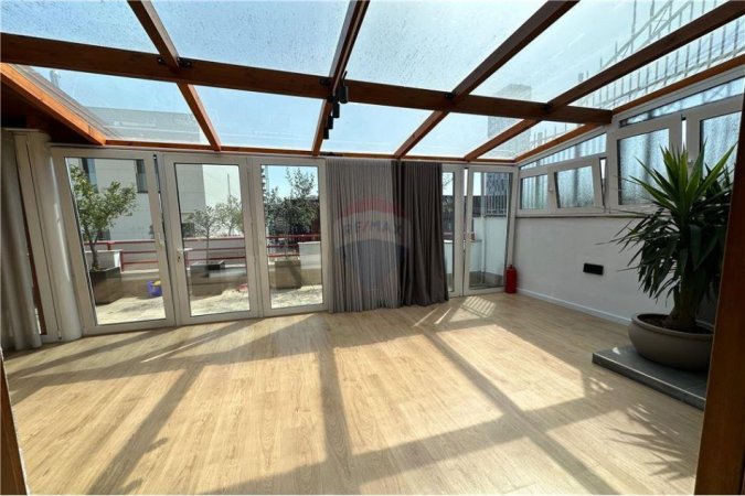 Duplex Luksoz./ Shitje/prane stadiumit Air Albania