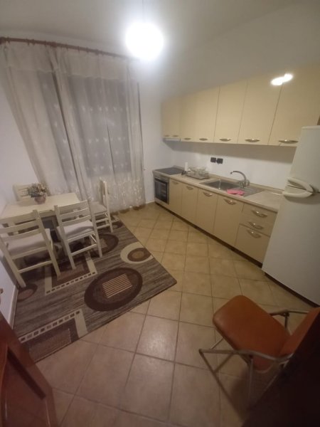 Apartament 2+1 me QERA tek Blloku ne Tirane!!