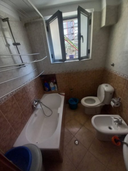 Apartament 2+1 me QERA tek Blloku ne Tirane!!