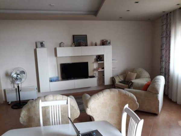 Elbasan, shitet apartament 85 m² 50.000 Euro