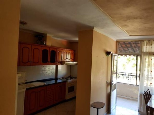 Elbasan, jepet me qera apartament 100 m² 800 Euro