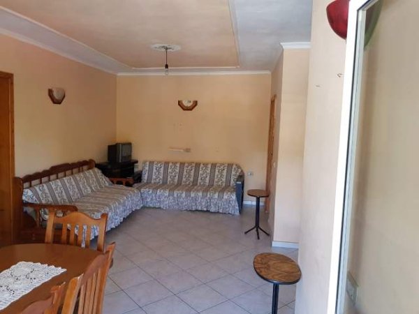 Elbasan, jepet me qera apartament 100 m² 800 Euro