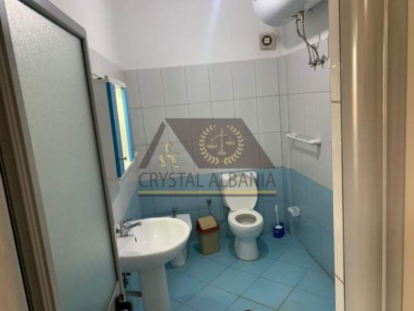 Tirane, jepet me qera apartament Kati 8, 65 m² 30.000 Leke