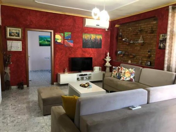 Elbasan, shitet shtepi 360 m² 135.000 Euro
