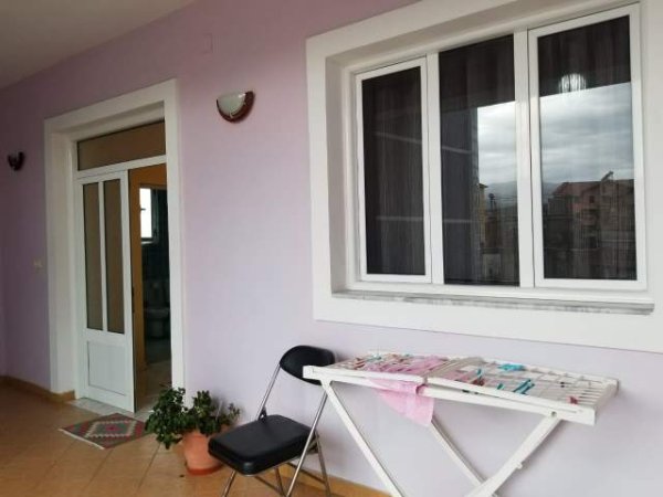 Elbasan, jepet me qera apartament 100 m² 20.000 Leke