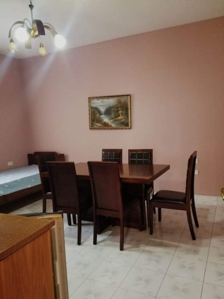 Elbasan, jepet me qera apartament 100 m² 20.000 Leke