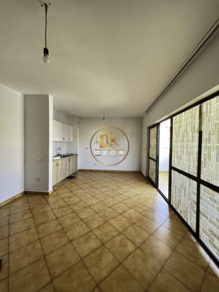 Tirane, jepet me qera apartament 2+1+BLK Kati 3, 90 m² 350 Euro (Pas UET)