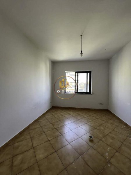 Tirane, jepet me qera apartament 2+1+BLK Kati 3, 90 m² 350 Euro (Pas UET)