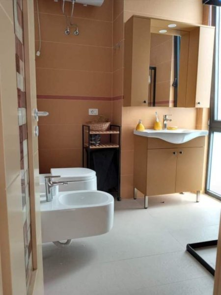 Tirane, jepet me qera apartament 2+1+BLK 104 m² 1.500 Euro
