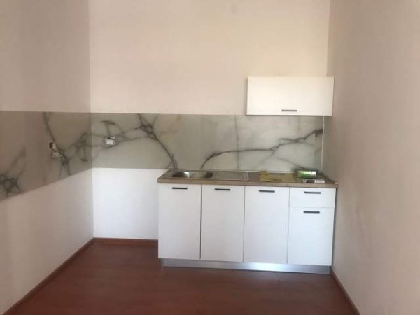 Tirane, jepet me qera 3+1+A+BLK Kati 7, 120 m² 400 Euro (rruga kavajes)