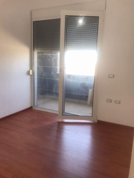 Tirane, jepet me qera 3+1+A+BLK Kati 7, 120 m² 400 Euro (rruga kavajes)