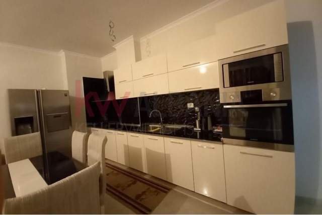Tirane, jepet me qera apartament 2+1+BLK Kati 4, 100 m² 300 Euro (Qesarake)